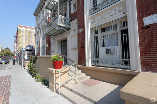 Building Photo - Coronado Apartments