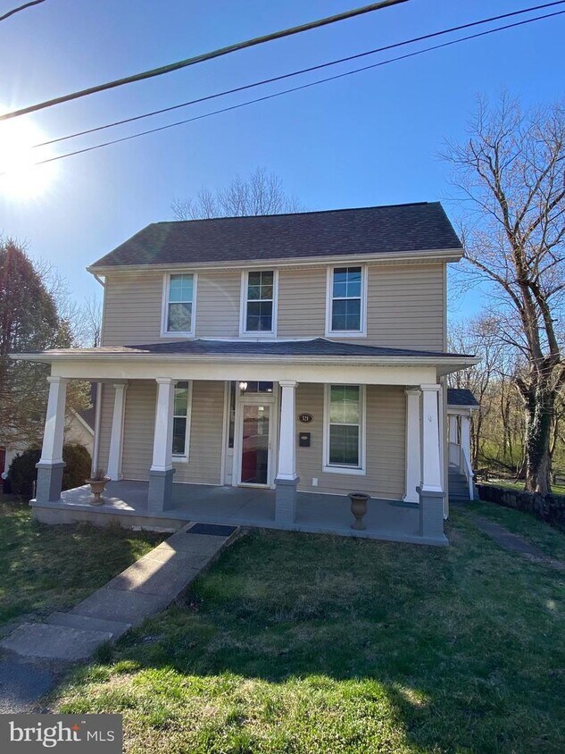 521 W Washington St, Charles Town, WV 25414 House for Rent in Charles