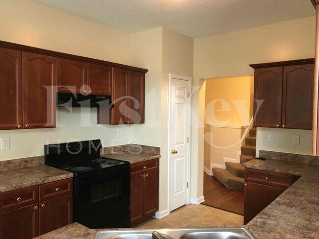 Building Photo - 7142 Queens Crown Ct
