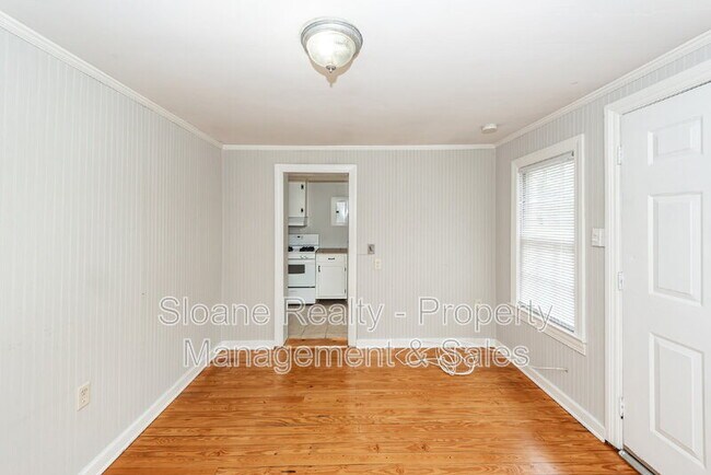 Foto del edificio - 2214 B Midland Park Rd