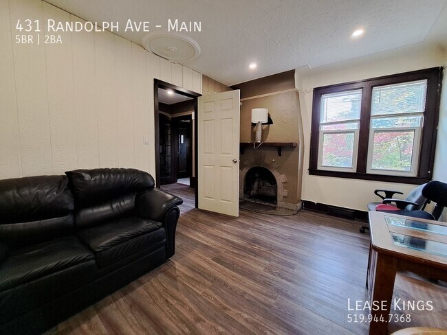 Photo du bâtiment - FULLY FURNISHED EXTRA LARGE UNIT