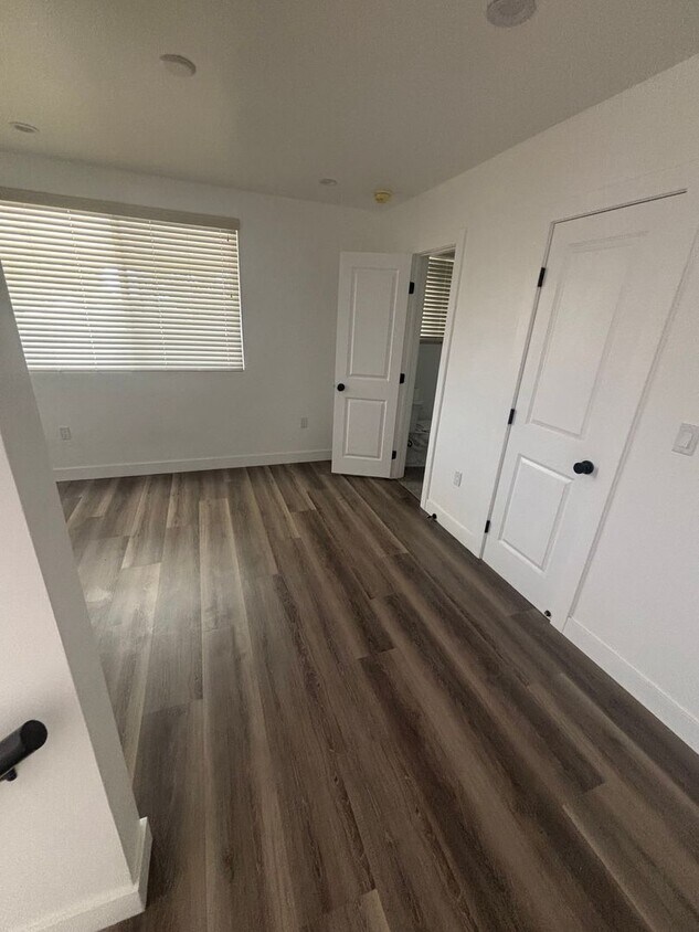 Foto principal - 6909 Otis Ave