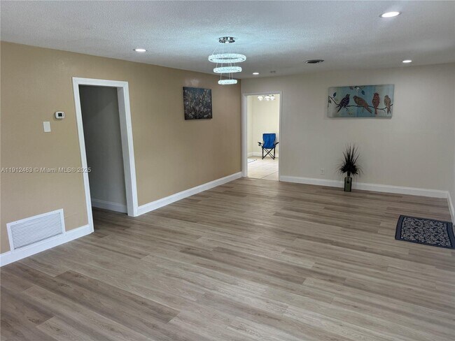 Foto del edificio - 1830 NW 61st Ave