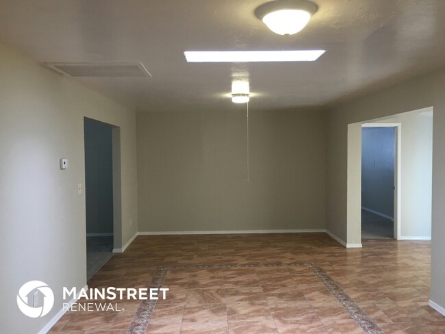 Building Photo - 2561 W Virginia St