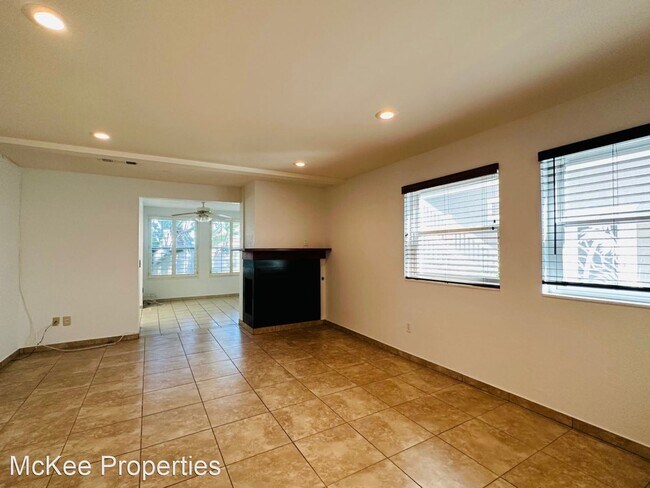 Building Photo - 3 br, 2.5 bath House - 1000 2nd Street #3
