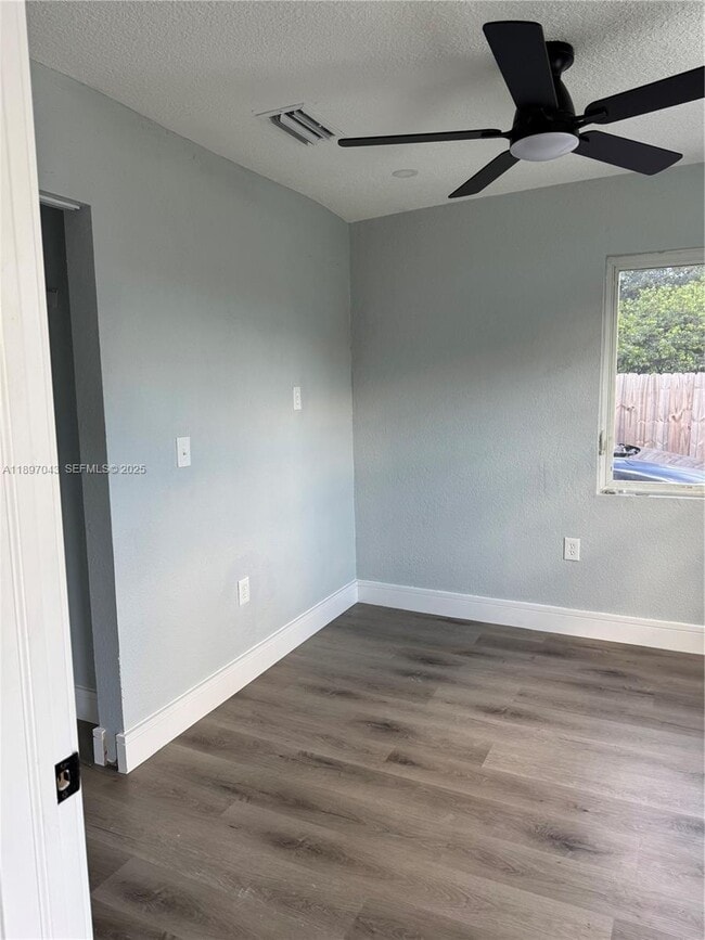 Foto del edificio - 555 NW 100th Terrace