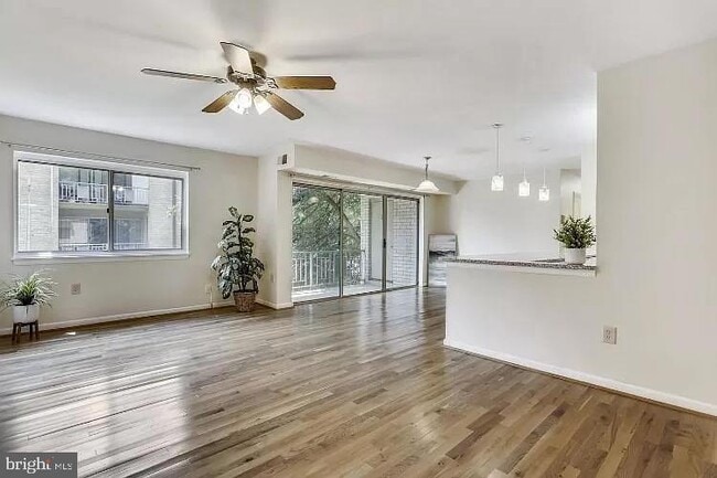 Foto del edificio - 12405 Braxfield Ct