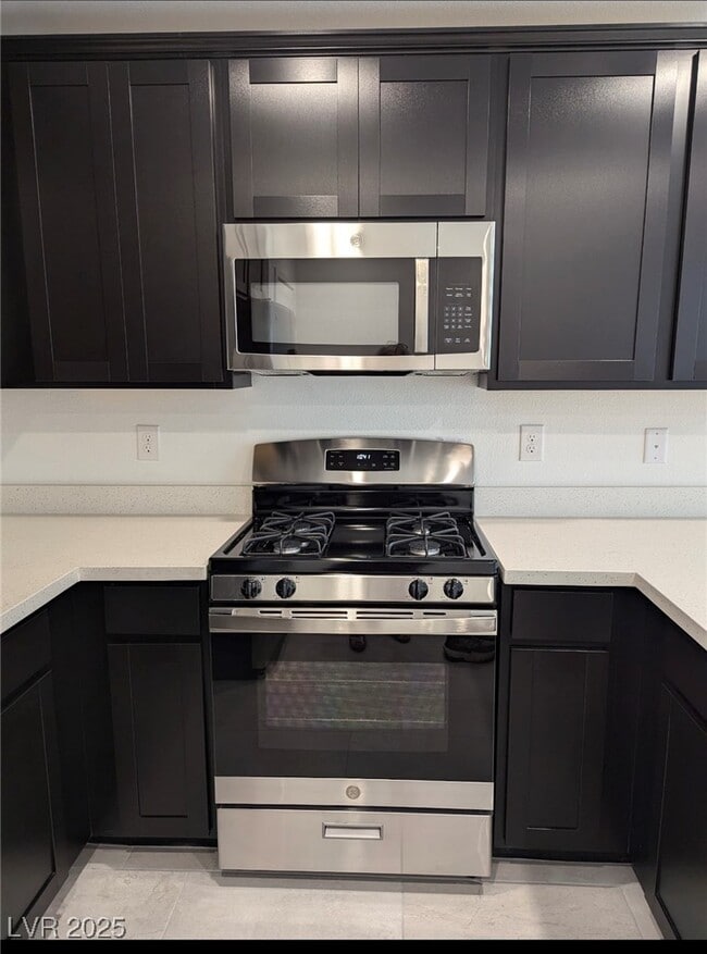 Building Photo - 6270 Foxes Dl St