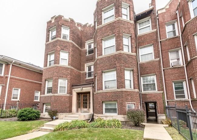 Building Photo - 7611 N Sheridan Rd