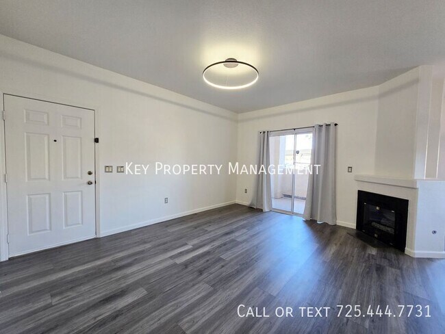 Foto del edificio - 2 bedroom, 2 bathroom condo in gated commu...