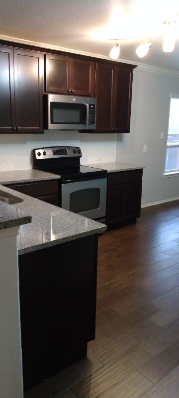 Foto del edificio - 176 Housefinch Loop