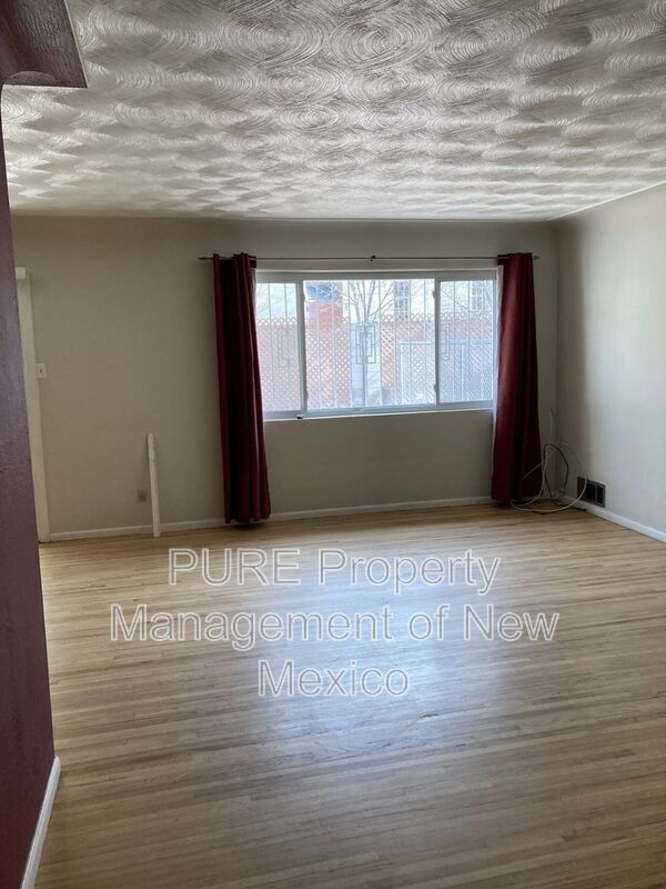 Building Photo - 712 Cagua Dr NE