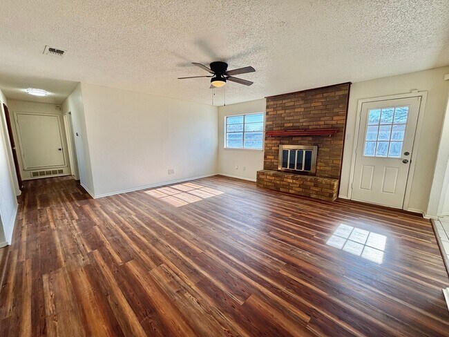 Foto del edificio - Freshly Remodeled 3 Bedroom 2 Bathroom Home in Frenship ISD