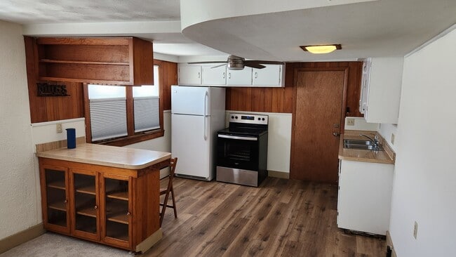 Kitchen - 274 Sweeney St