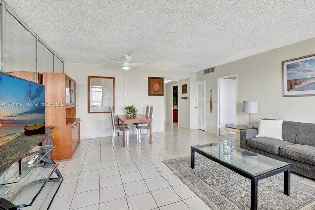 Building Photo - 3111 N Ocean Dr