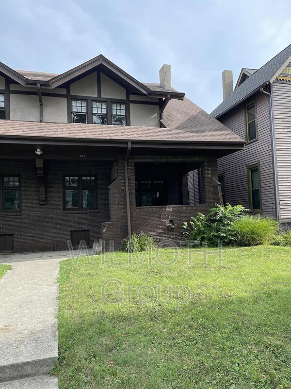 Foto principal - 706 E Main St
