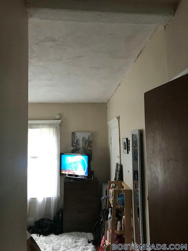 Foto del edificio - 156 Middlesex Ave