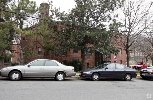 Foto del edificio - Arlington Courthouse Apartments