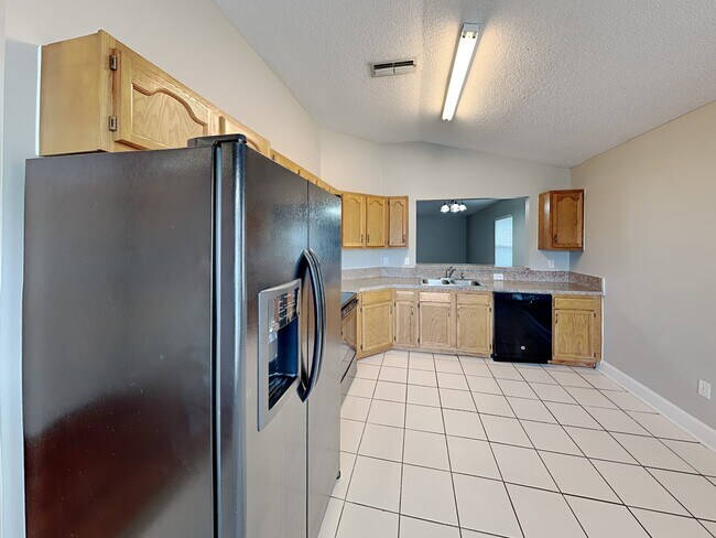 Building Photo - 6139 Alpenrose Ave