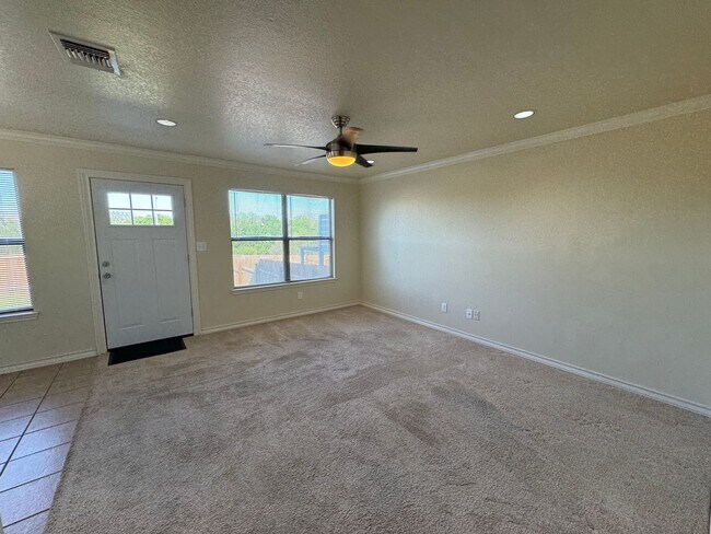 Building Photo - Welcome to this beautiful 3 bedroom, 2.5 b...