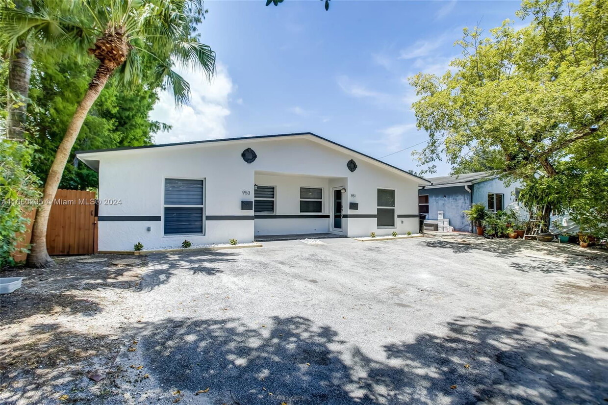 Foto principal - 953 SW 16th Pl