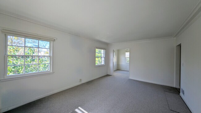 Building Photo - 8421 Waring Ave