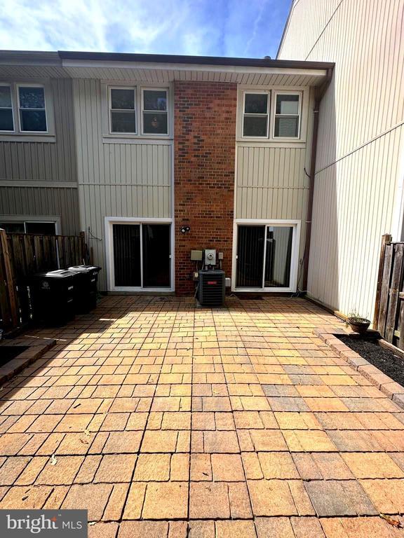 Foto del edificio - 6300 Bentham Ct