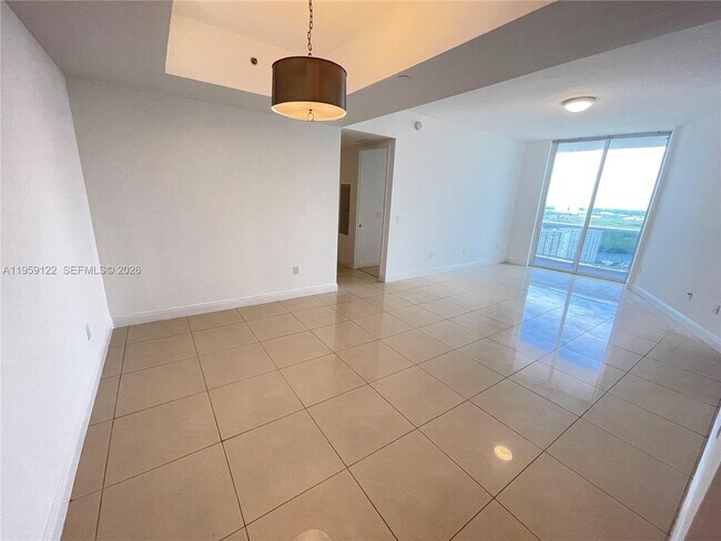 Foto del edificio - 15901 Collins Ave