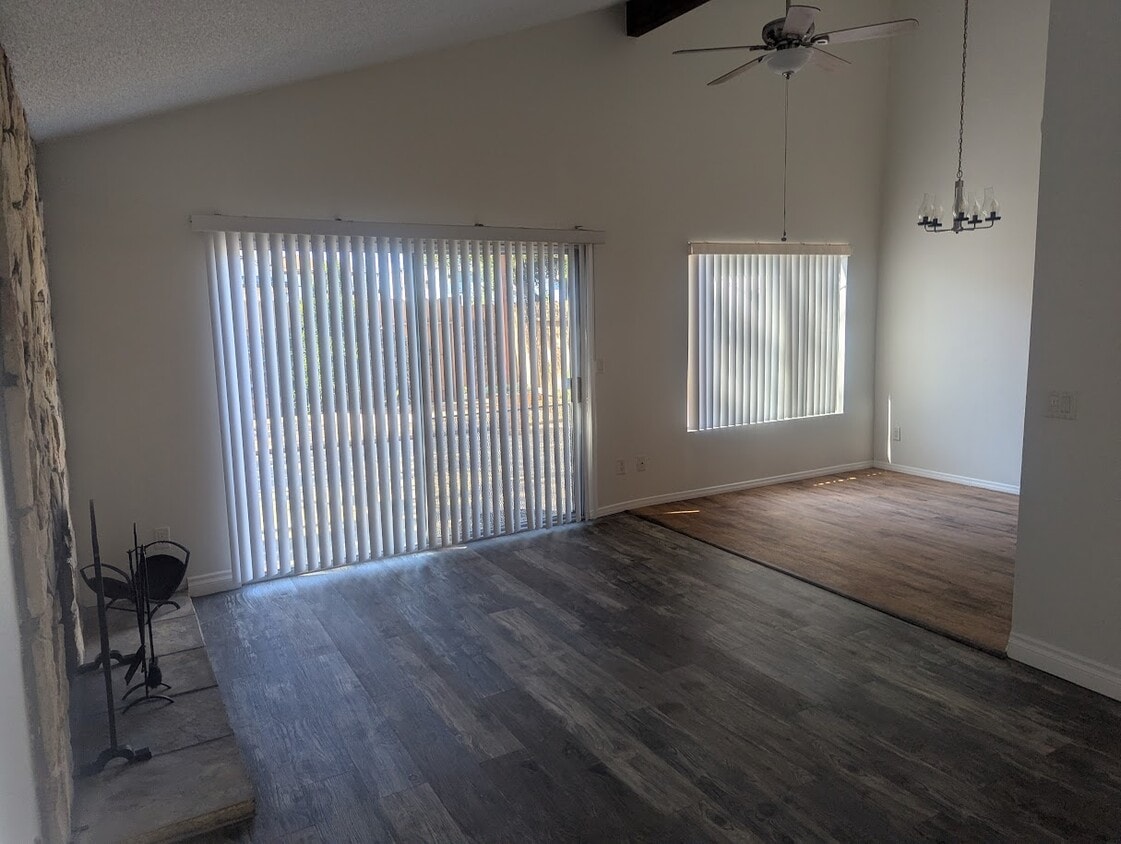 Living, dining area - 1015 Canal St