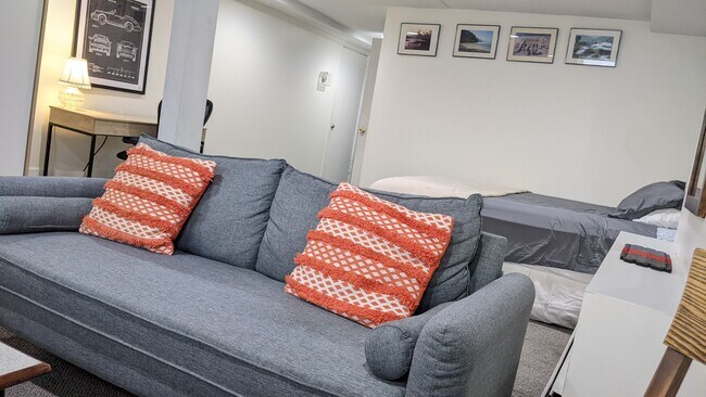 Dormitorio con vista al este - 540 S Taylor Ave