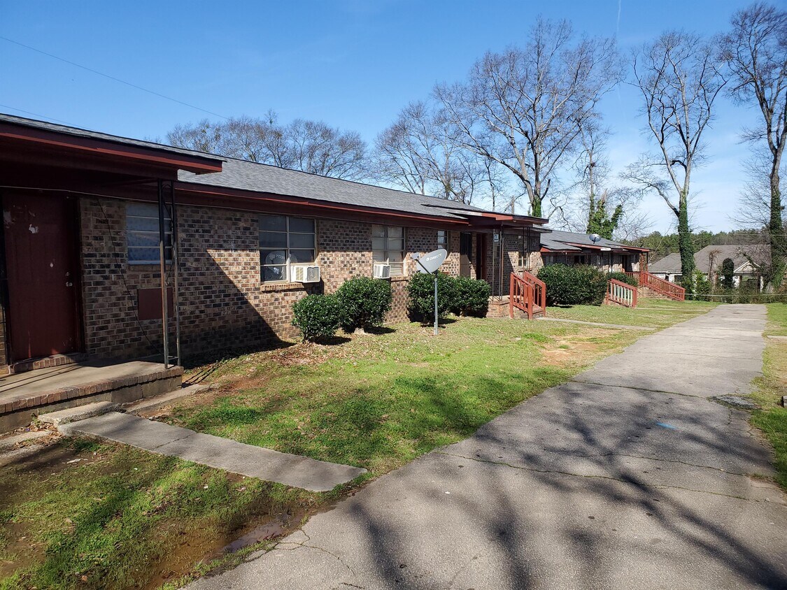 123 Thurman Ave Unit 104, Griffin, GA 30223 Apartment for Rent in Griffin, GA