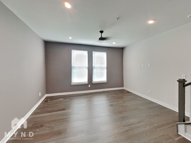 Foto del edificio - 432 W Tremont Ave