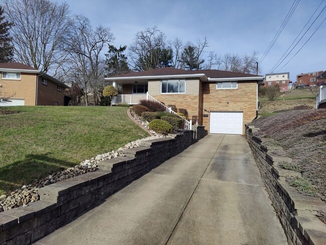 Foto del edificio - *Well-Maintained & Spacious 3BD/1.5BA Single Family Home Available in Baldwin*