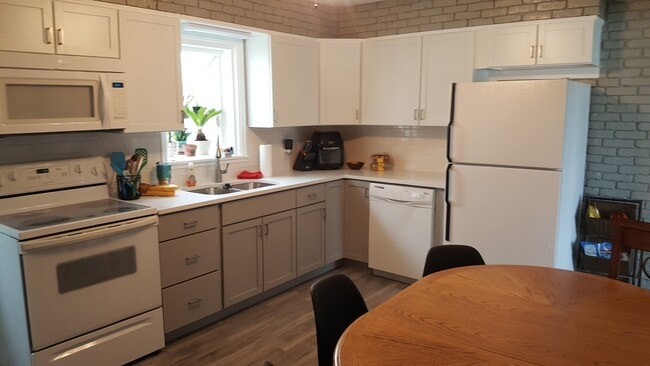 Building Photo - 206 S Bagby St