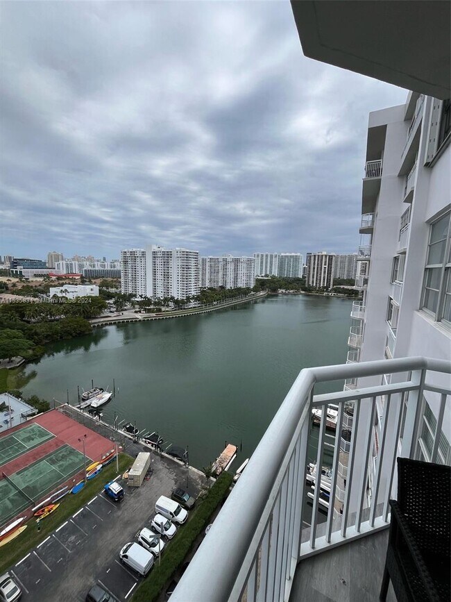 Building Photo - 18071 Biscayne Blvd