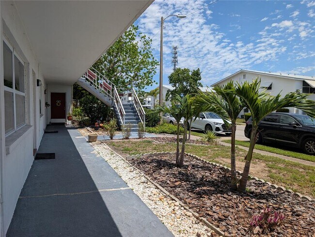 Foto del edificio - 5850 18th St N