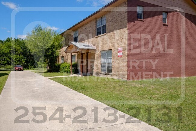 Foto del edificio - 1803 Cedarhill Dr