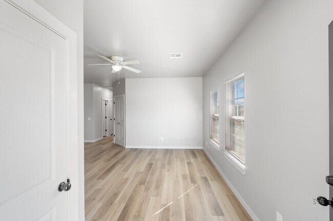 Building Photo - 707 Jentry Dr