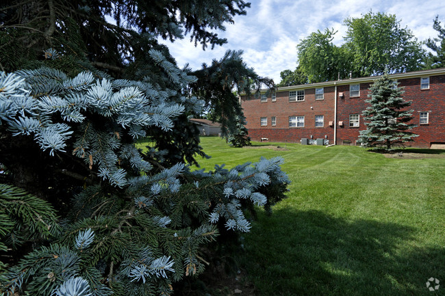 Building Exterior - Madison Arms