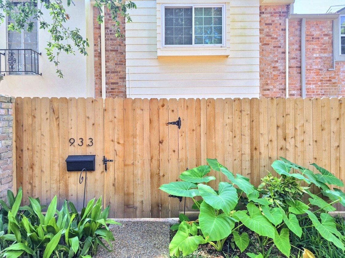 Photo - 933 Wax Myrtle Ln (Houston, TX)