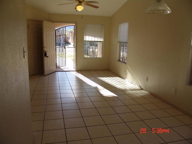 Foto del edificio - 8836 Norton St