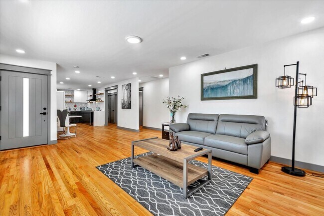 Foto del edificio - 769 Coe Ave