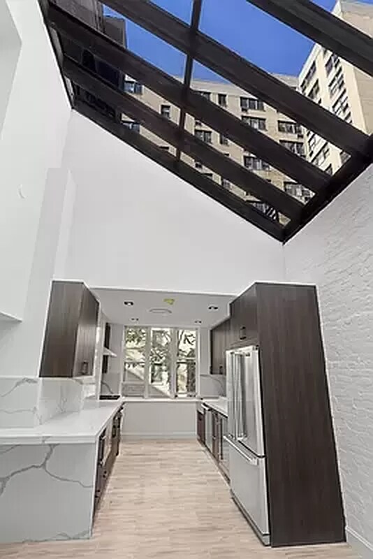 Foto del edificio - 143 E 17th St