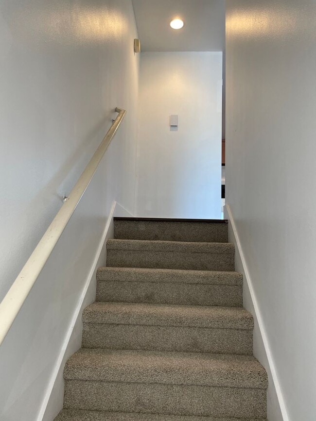 Building Photo - West Seattle - Large Bright 2 Bedroom 1.75 bath Delridge Townhouse