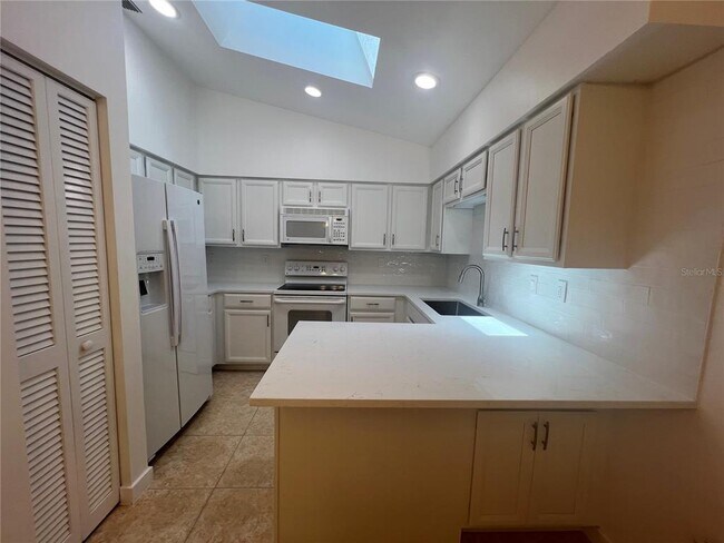 Foto del edificio - 22472 Tennyson Ave