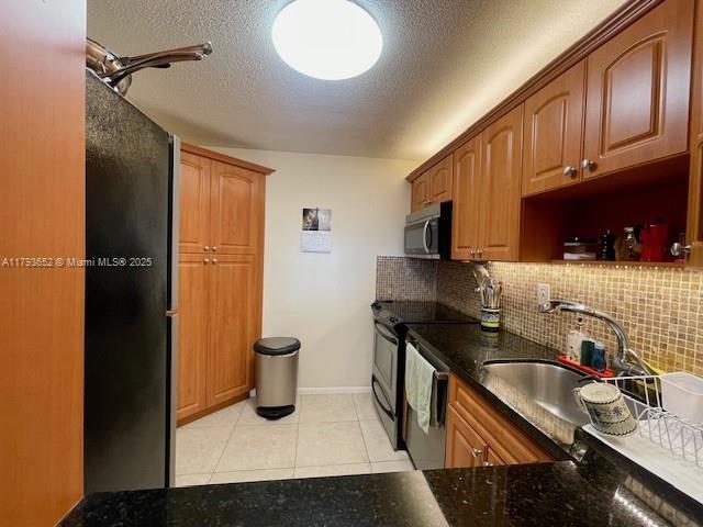 Foto del edificio - 7928 West Dr