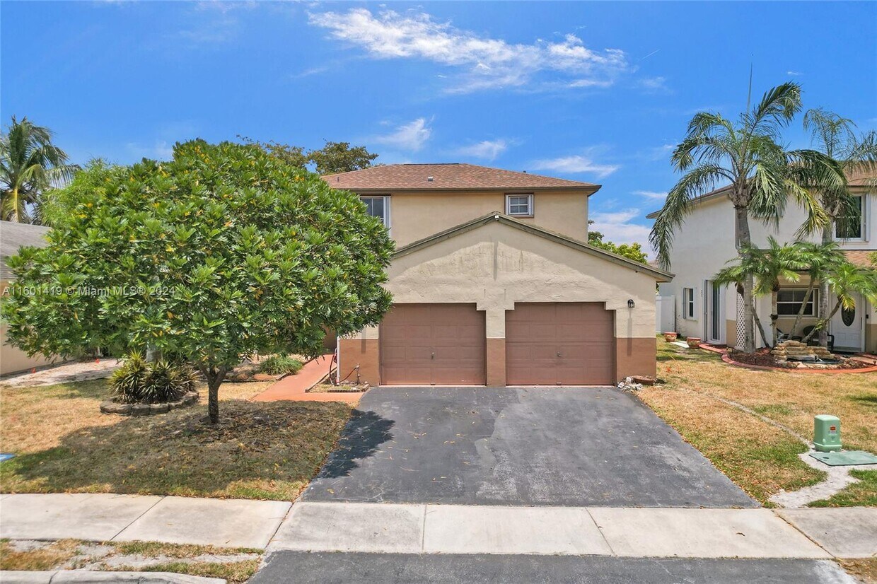 Primary Photo - 20727 NW 1st St