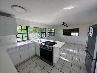 Building Photo - 1321 SW 14th Ave