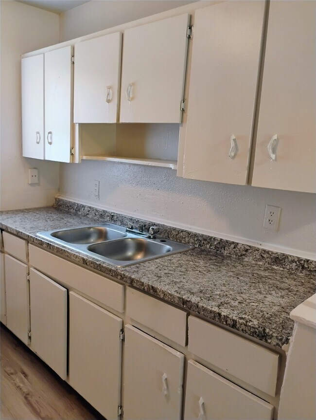 Foto del edificio - 4223 Rockingham St