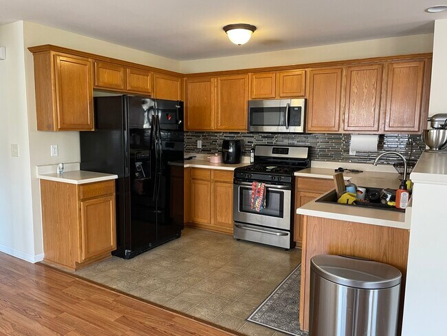 Building Photo - 550 Clayton Cir
